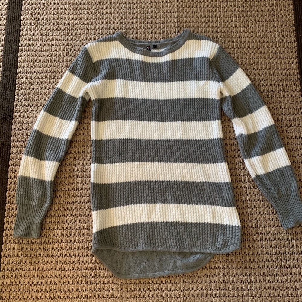 🍀POOF! Knitted Sweater Size L